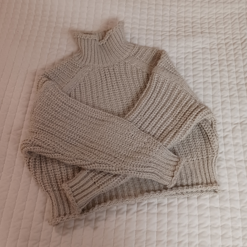 H&M beige chunky knit turtleneck sweater size S